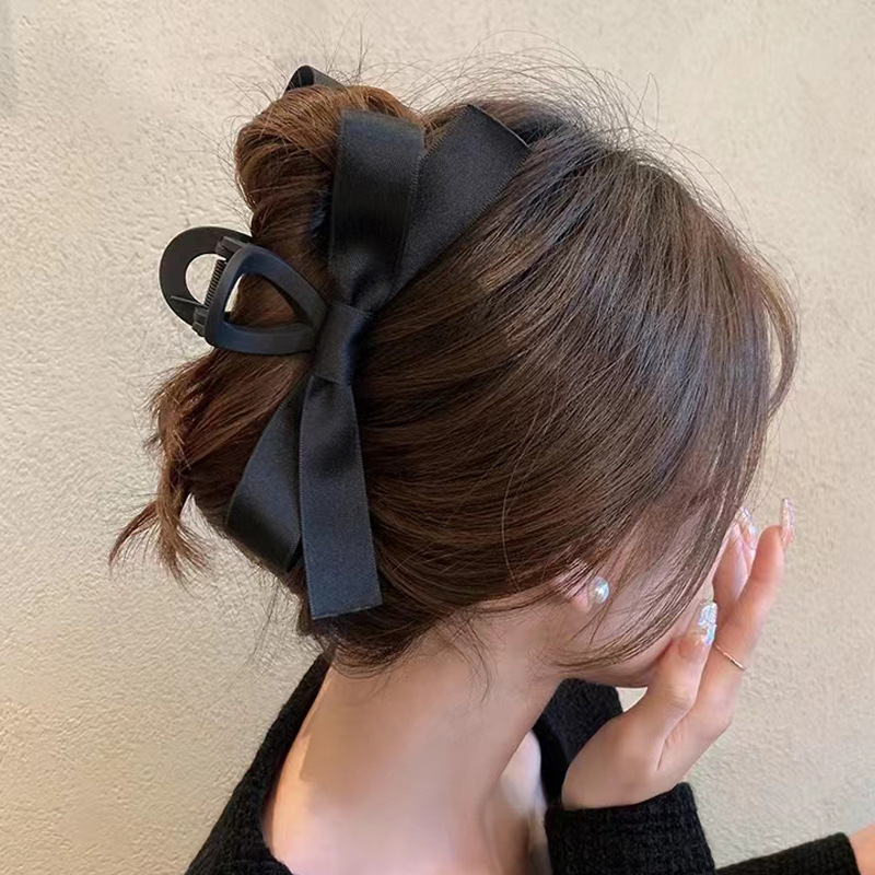 スタイルに合わせたヘアクリップ